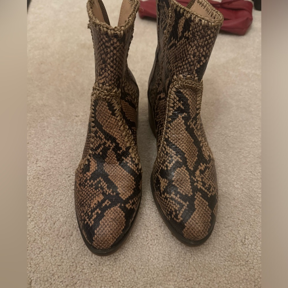 Leather women’s boots, snake skin pattern